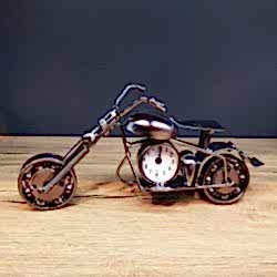 Toptan Masaüstü Dekoratif Metal Motor Saat